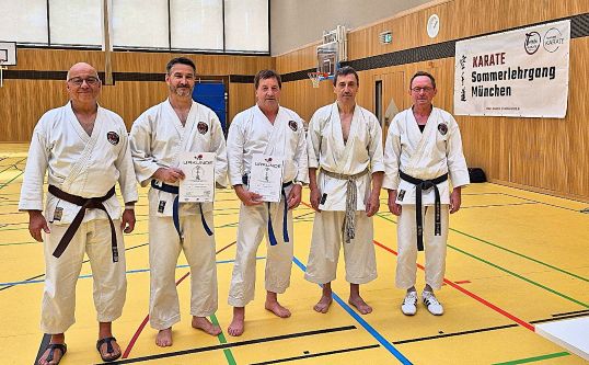Teilnehmer des Sommerlehrgangs 2026 in München